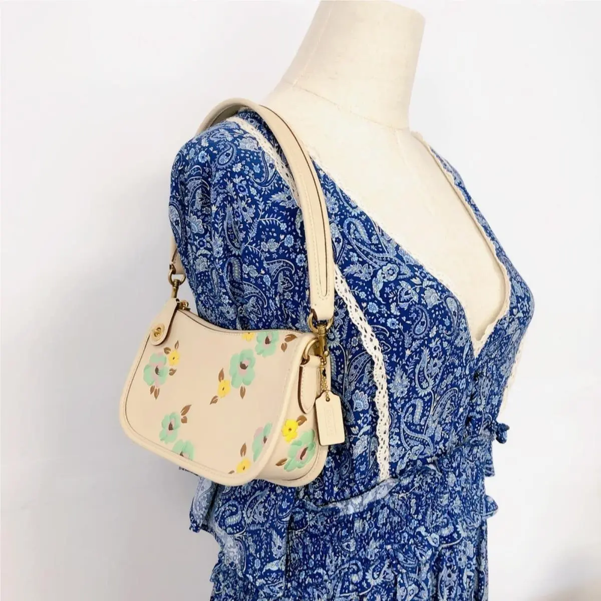 Coach CH824 Swinger 20 with Floral Print IN Ivory Multi