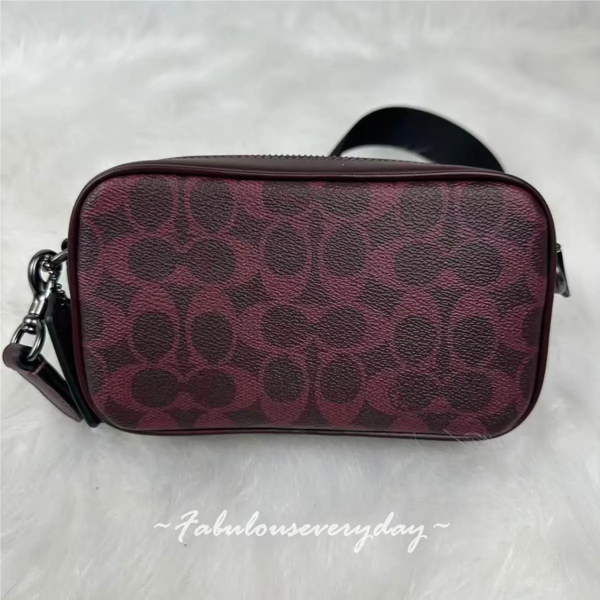 Coach Jayden Crossbody Bag In Signature Canvas/qb/currant CBK21
