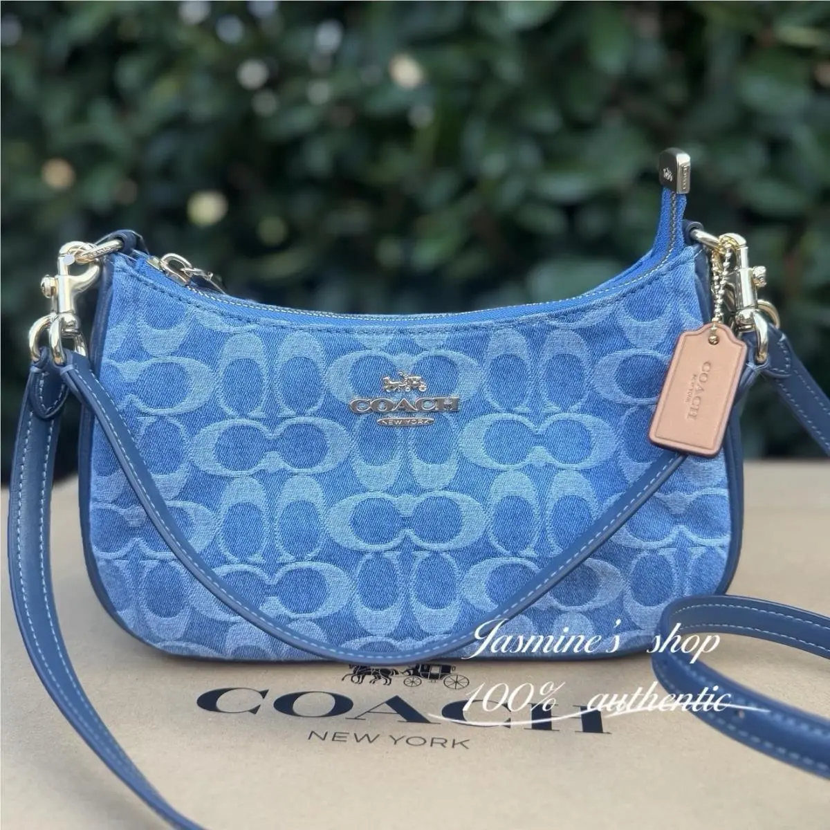 Coach Teri Shoulder Bag In Signature Denim Gold/indigo CDQ56