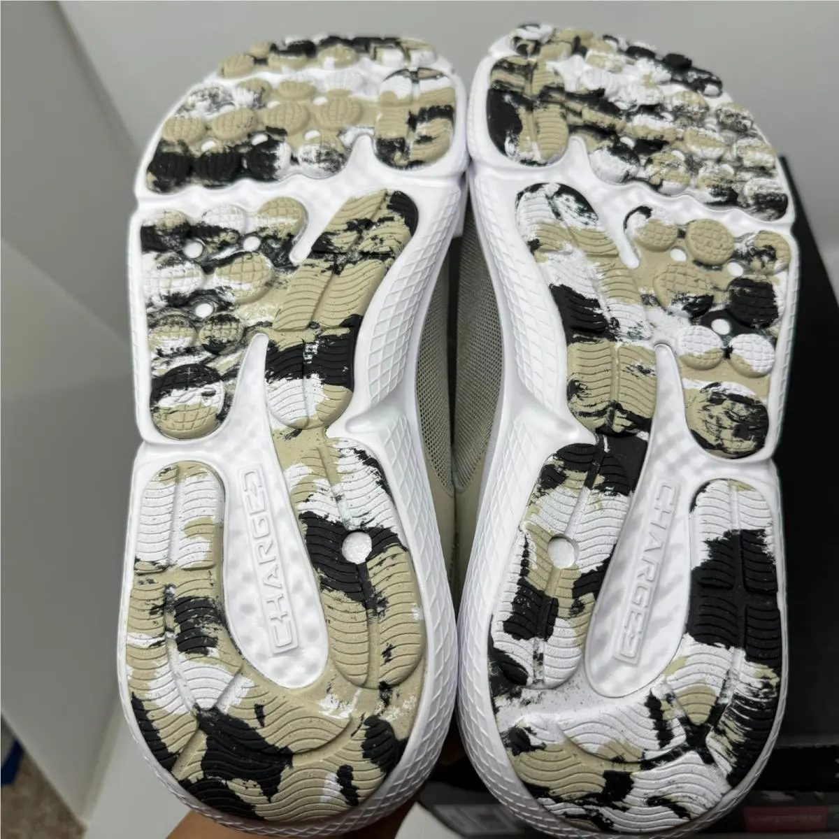 Under Armour shoes - Under Armour Charged Assert - Charged Assert - Gold 4