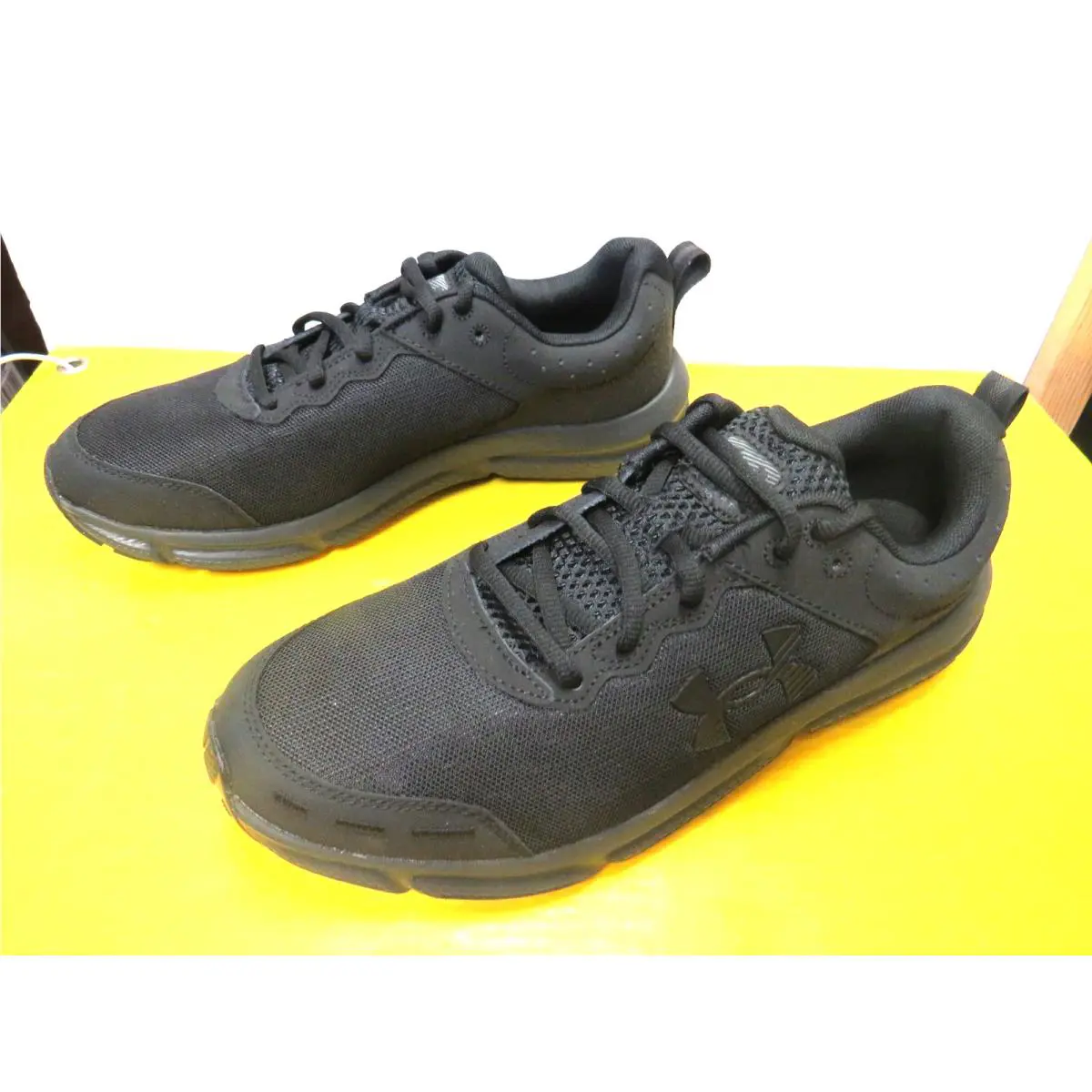 Size 10.5 Shoes Under Armour UA Charged Assert 10 Black Mens