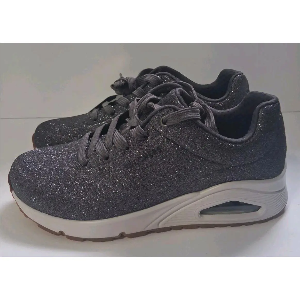 Skechers Uno Glitter Bomb Women’s Sneakers-Size8 Pewter Glitter. Box is Damaged
