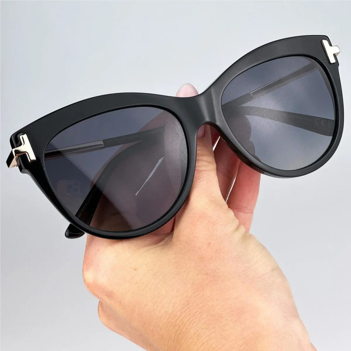 Tom Ford Women Sunglasses Black Polarized Gradient Smoke FT0821/S Kira 01D