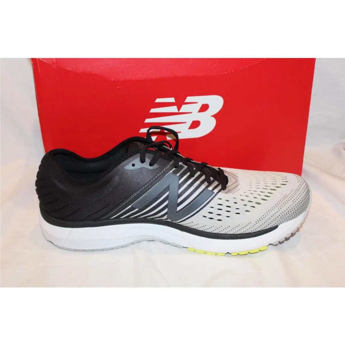 New Balance shoes - New Balance 860 - BLACK WHITE 3