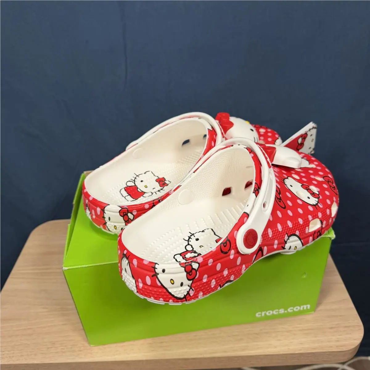 Crocs shoes - Hello Kitty - Hello Kitty - 210575-90H - Red (UPC: 196265827176) 3