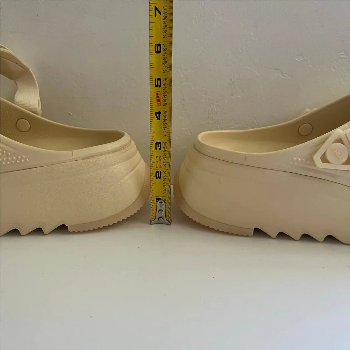 Crocs shoes - Cream 8