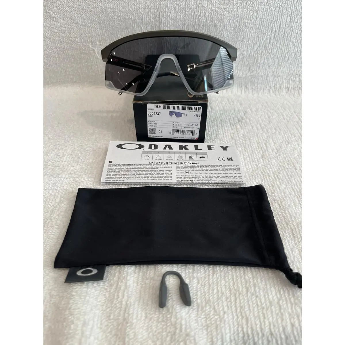 Oakley Bxtr Metal Sunglasses OO9237-1239 Matte Moss Fram W/ Prizm Grey Lens