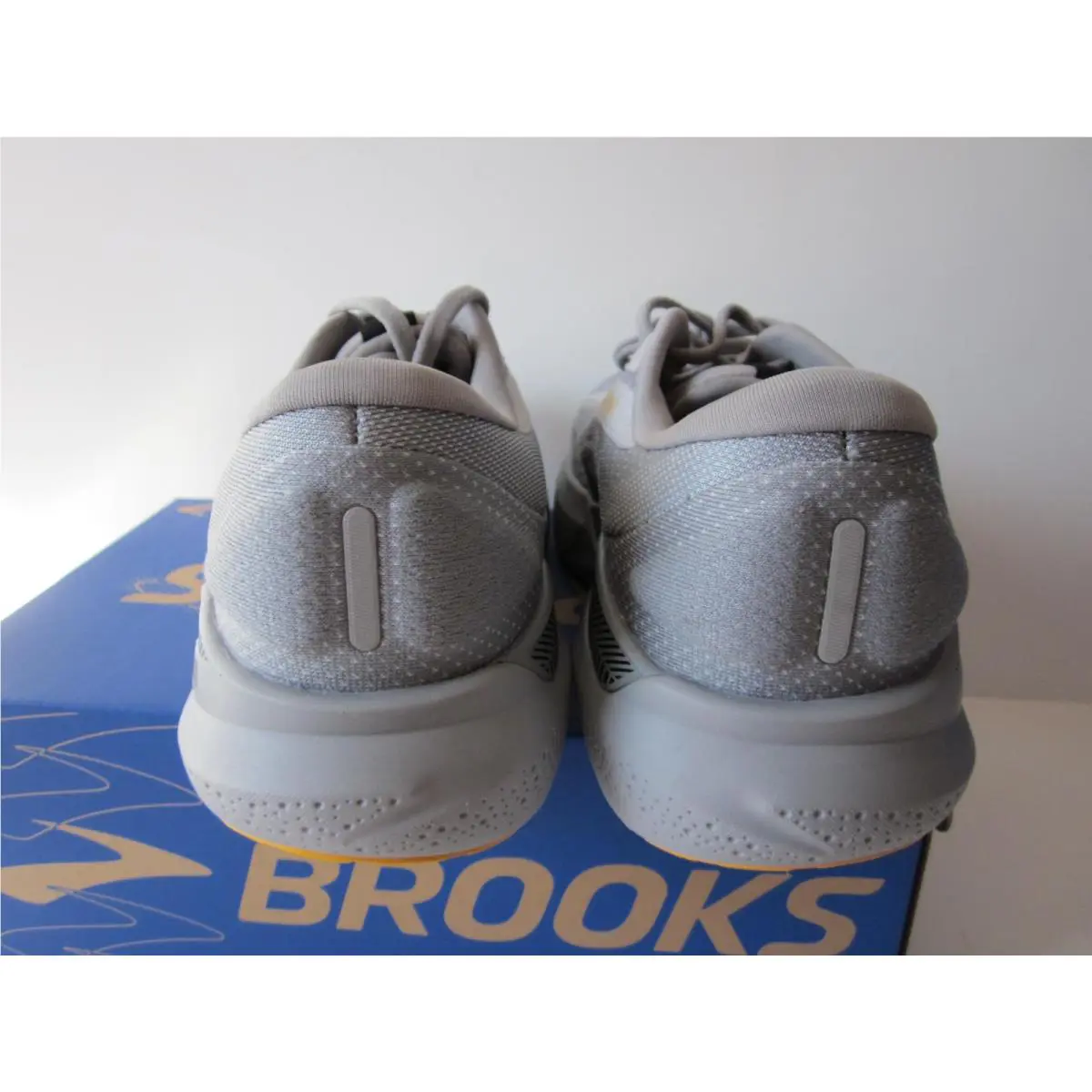 Brooks shoes - Brooks Adrenaline GTS 24 - Adrenaline GTS - Alloy/White/Gold Fusion 2