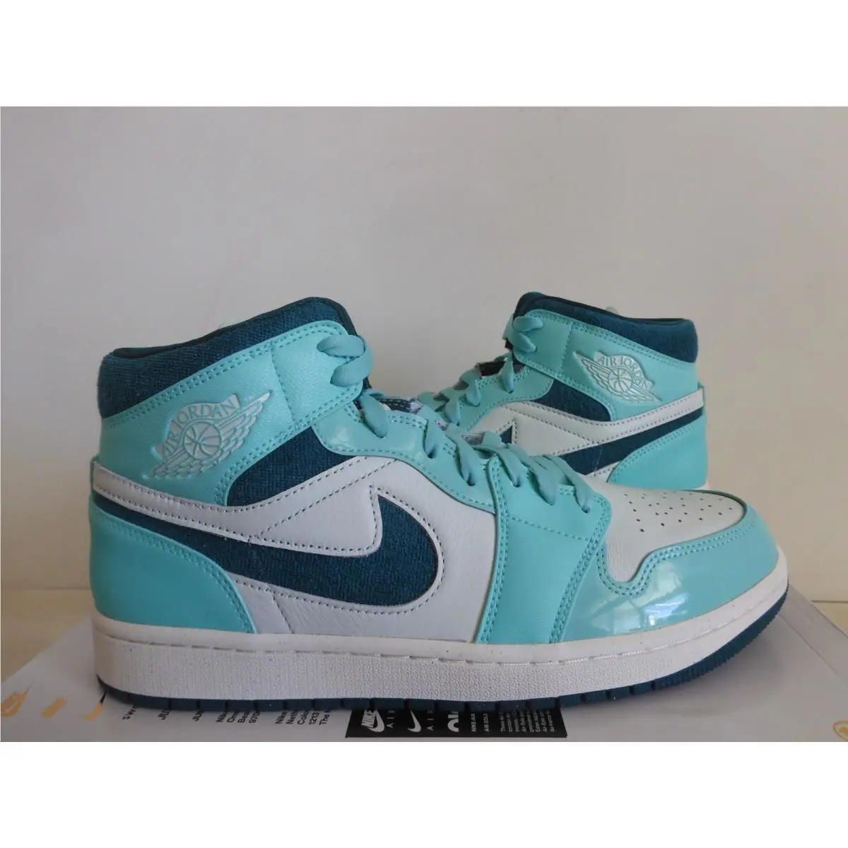 Nike shoes - Air Jordan 1 Mid SE - DZ3745 300 - Blue 0