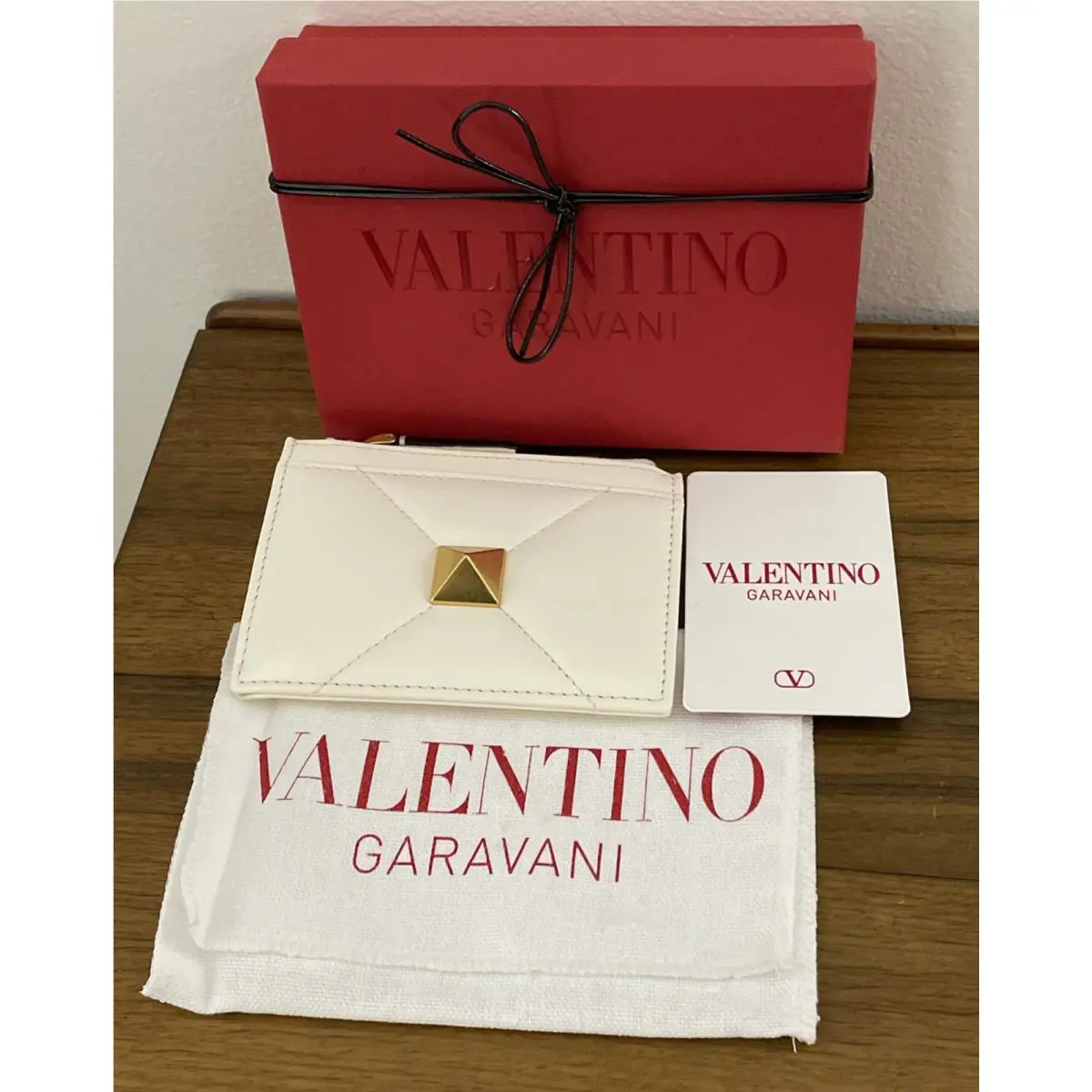 Valentino Roman Stud Nappa Leather Cardholder w Zipper Ivory 1W2P0Y06BSF UNI098
