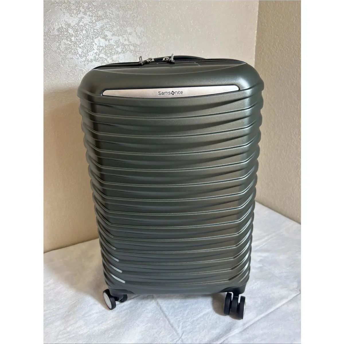 Samsonite Spin Tech 6 Carry-on Spinner Olive Green