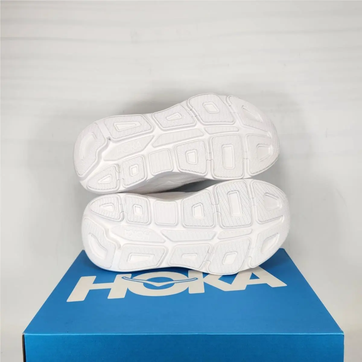Hoka shoes - Hoka One One Bondi 7 - 1162014 - White 5