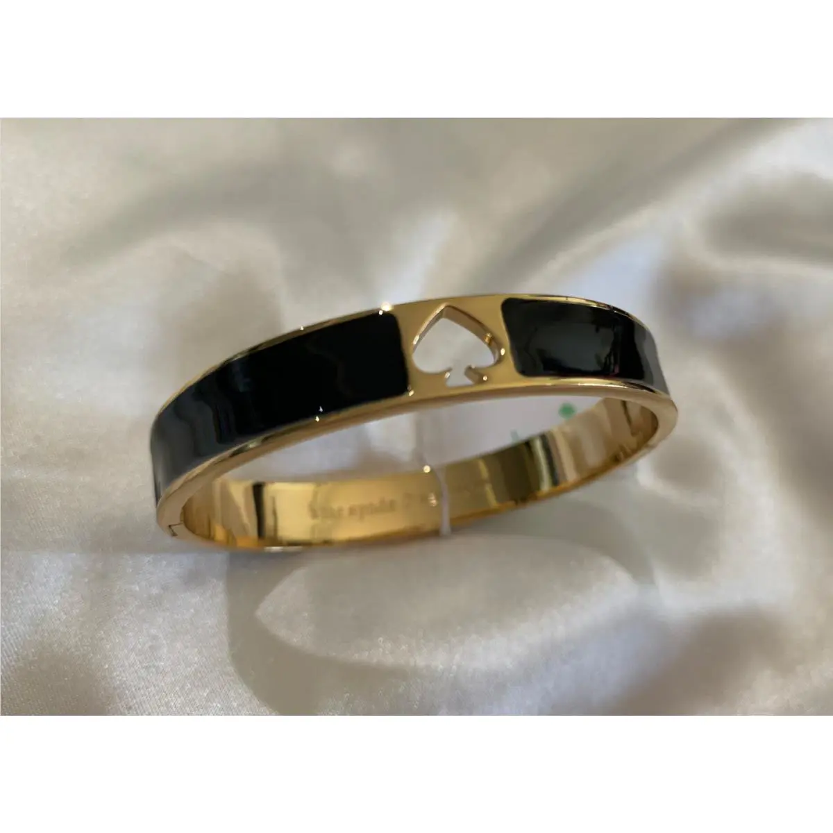 2015 Kate Spade Black Enamel Punch Spade Magnetic Hinge BANGLE-O0RU0642