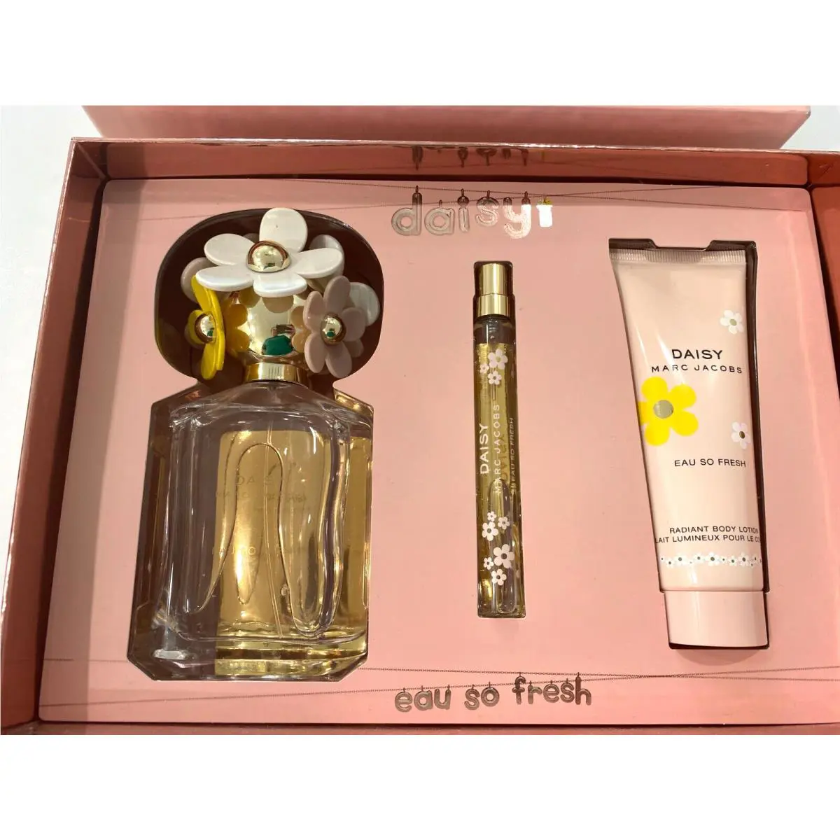 Daisy Marc Jacobs Eau So Fresh 3 Piece Set Spray Lotion and Perfume