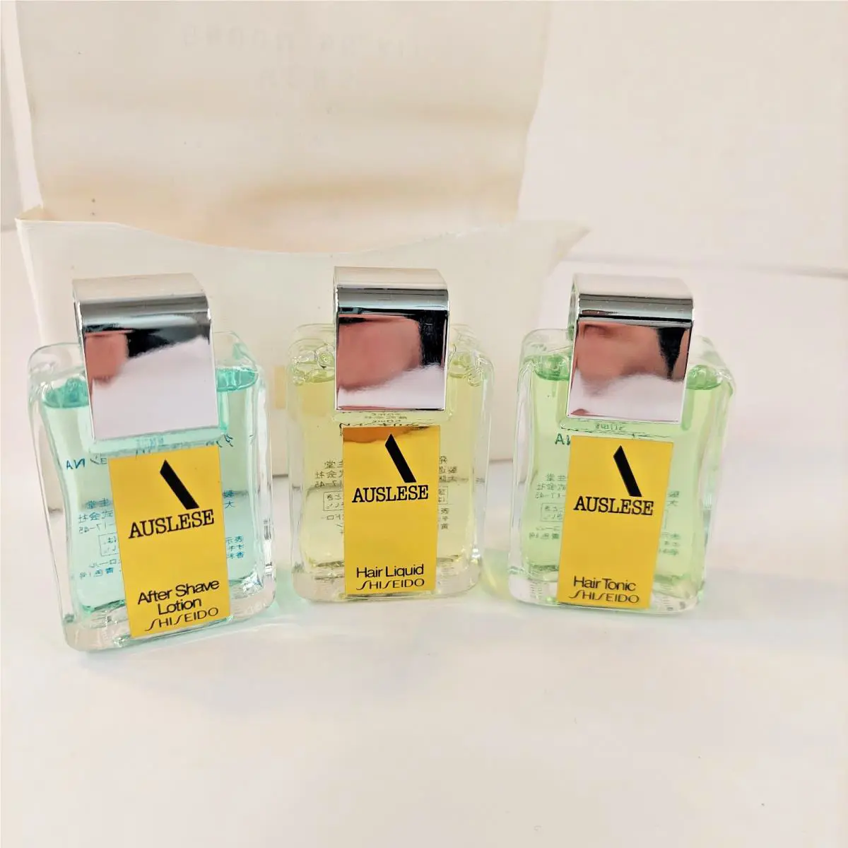 The Miyako Japan Grooming Kit Auslese Shiseido 3 pc Hair Aftershave Tonic Glass