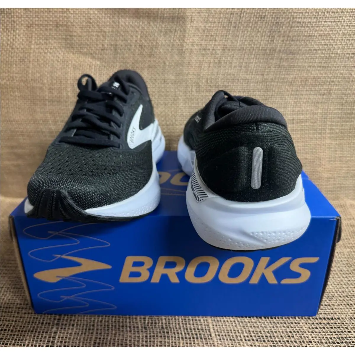 Brooks shoes - Black/White 2