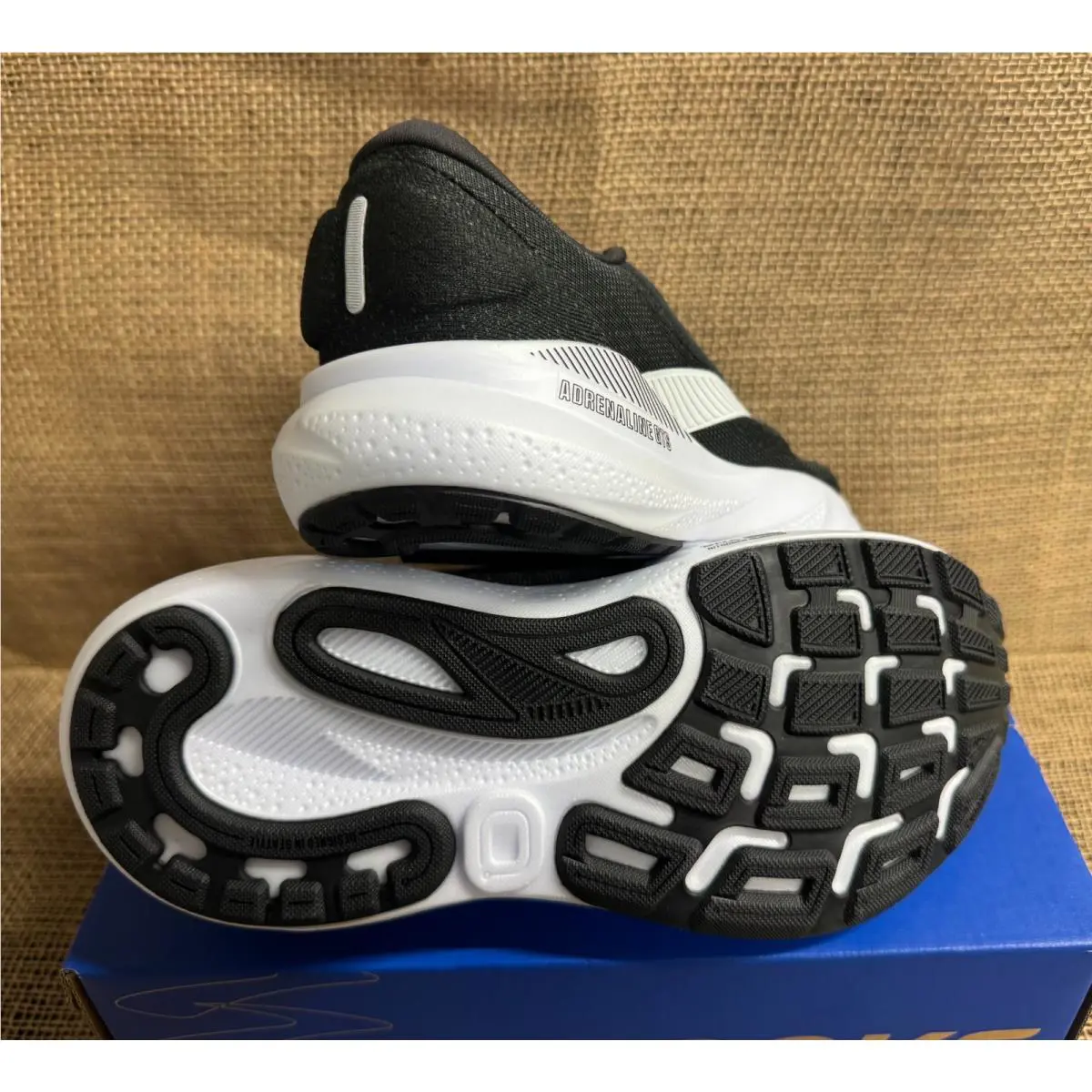 Brooks shoes - Black/White 3