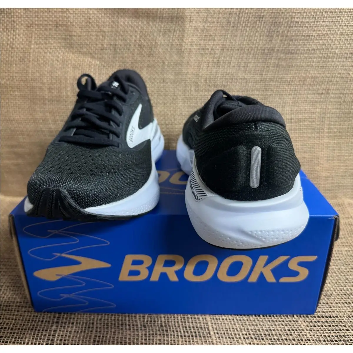 Brooks shoes - Black/White 7
