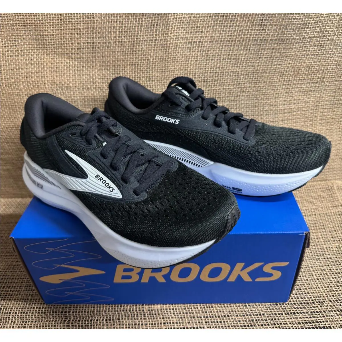 Brooks shoes - Black/White 4