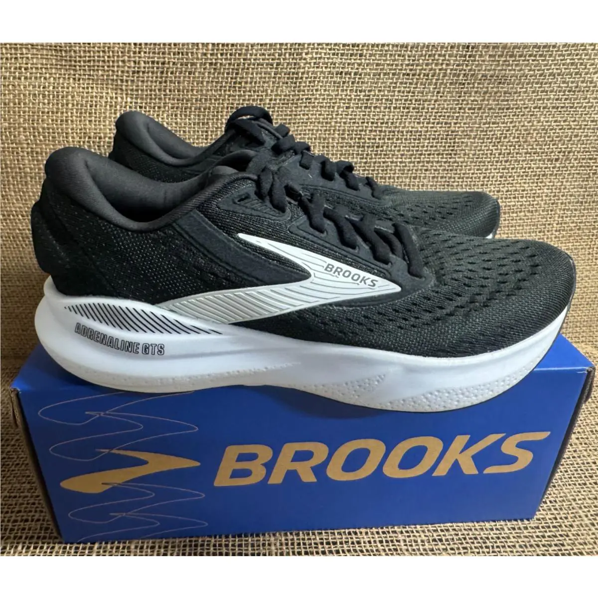 Brooks shoes - Black/White 6
