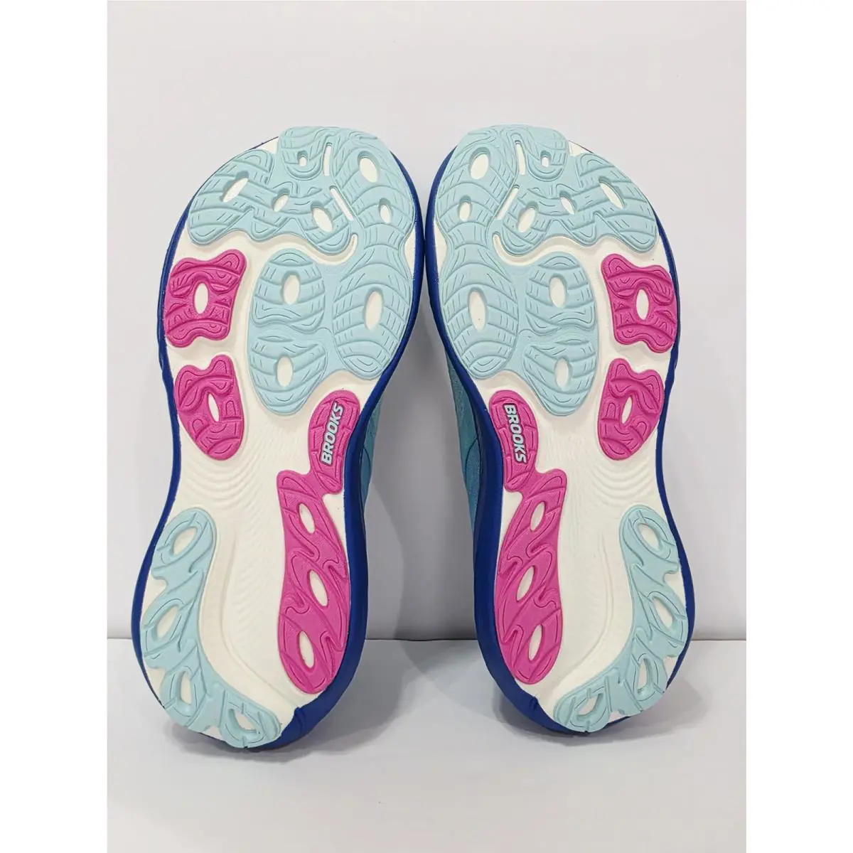 Brooks shoes - Brooks Adrenaline GTS25 DISNEYLAND RunDisney 2026 - Blue/Yellow (UPC: 195394833690) 11