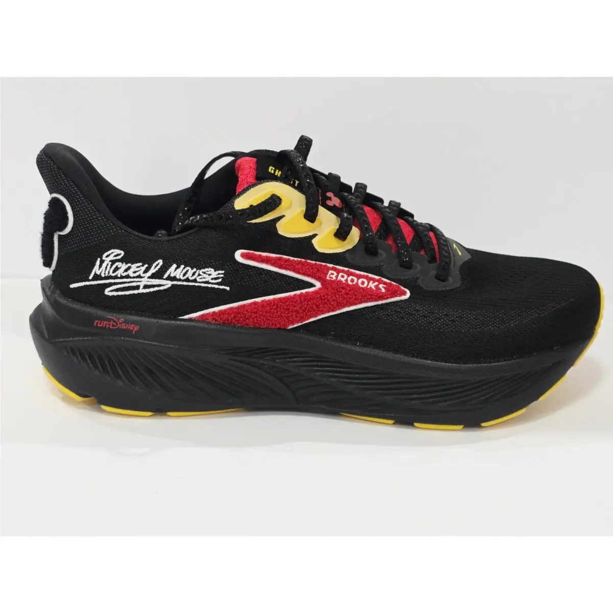 Brooks shoes - Brooks Ghost 17 MICKEY MOUSE RunDisney 2026 - Black/White/Red (UPC: 195394831382) 15