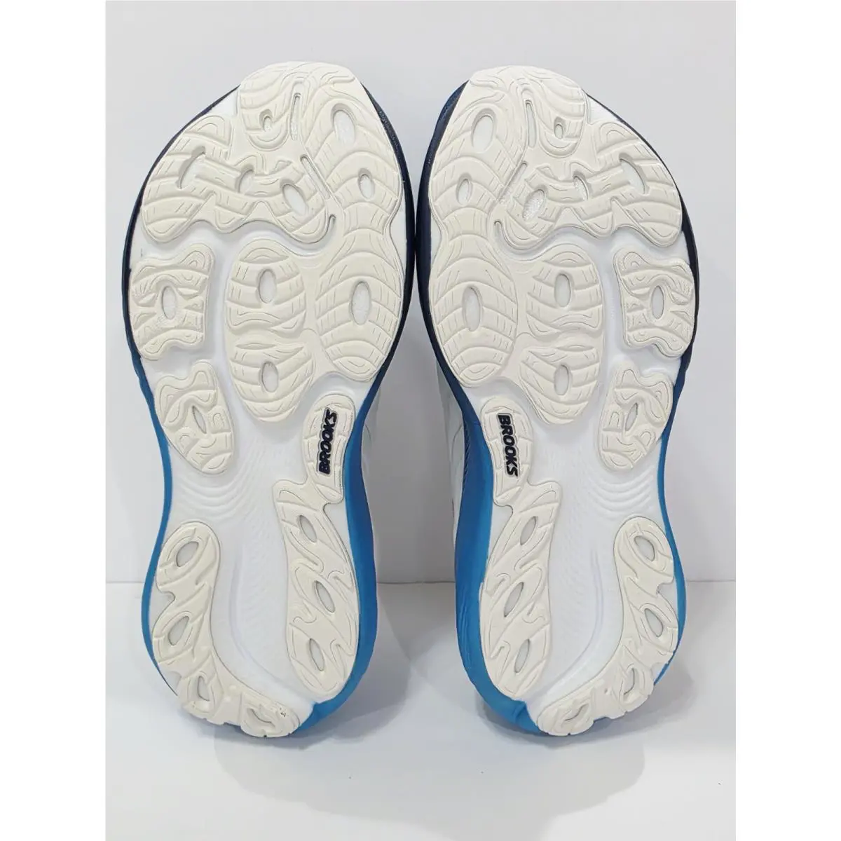 Brooks shoes - Brooks Adrenaline GTS25 MICKEY RunDisney 2026 - White/Blue (UPC: 195394830743) 9