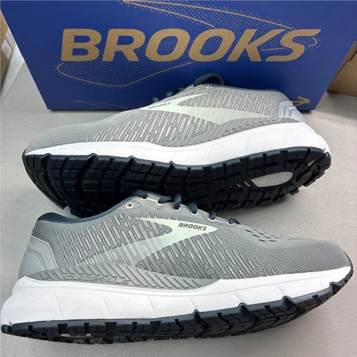 Brooks shoes - Brooks Addiction - Addiction - 1203521D099 - Gray 0