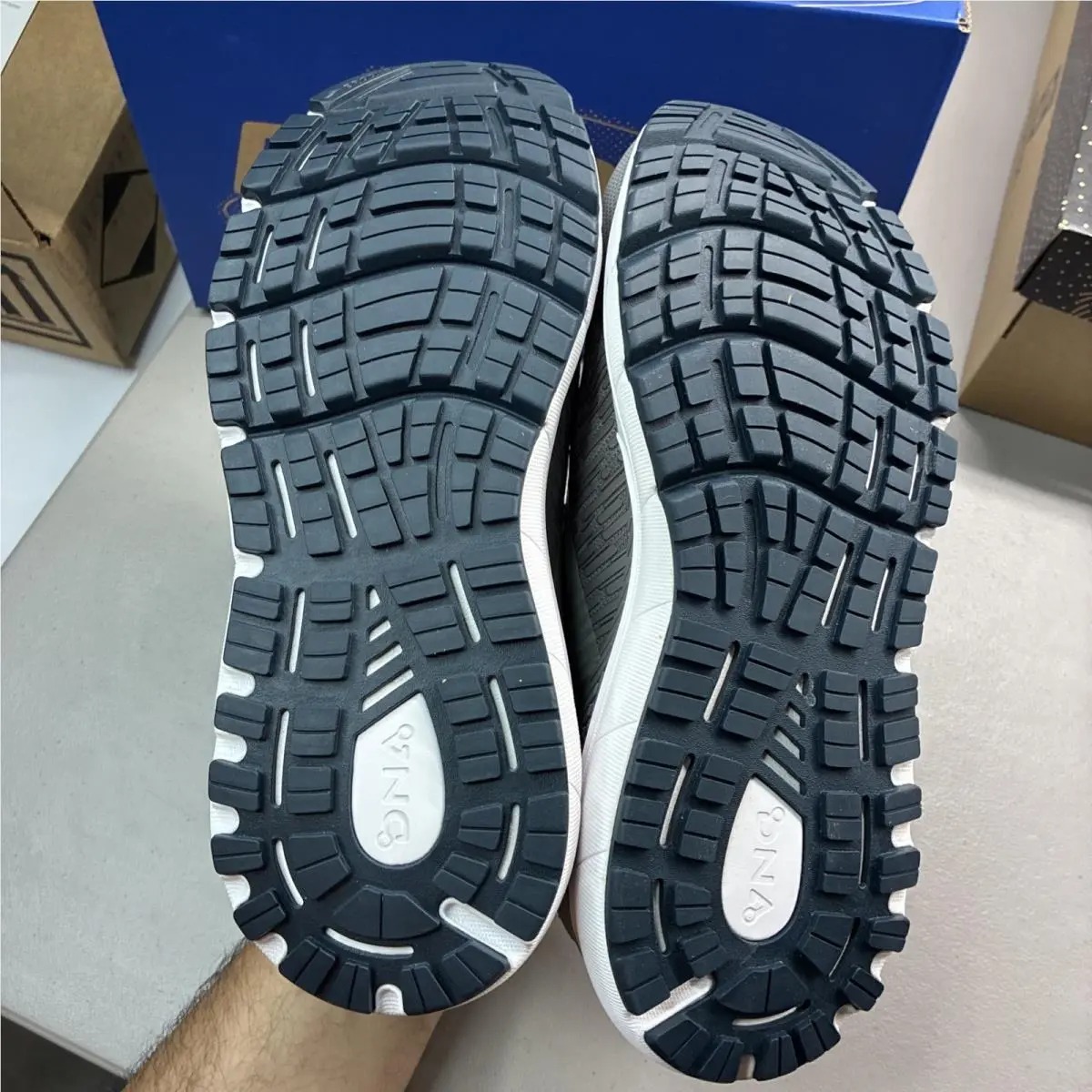 Brooks shoes - Brooks Addiction - Addiction - 1203521D099 - Gray 4