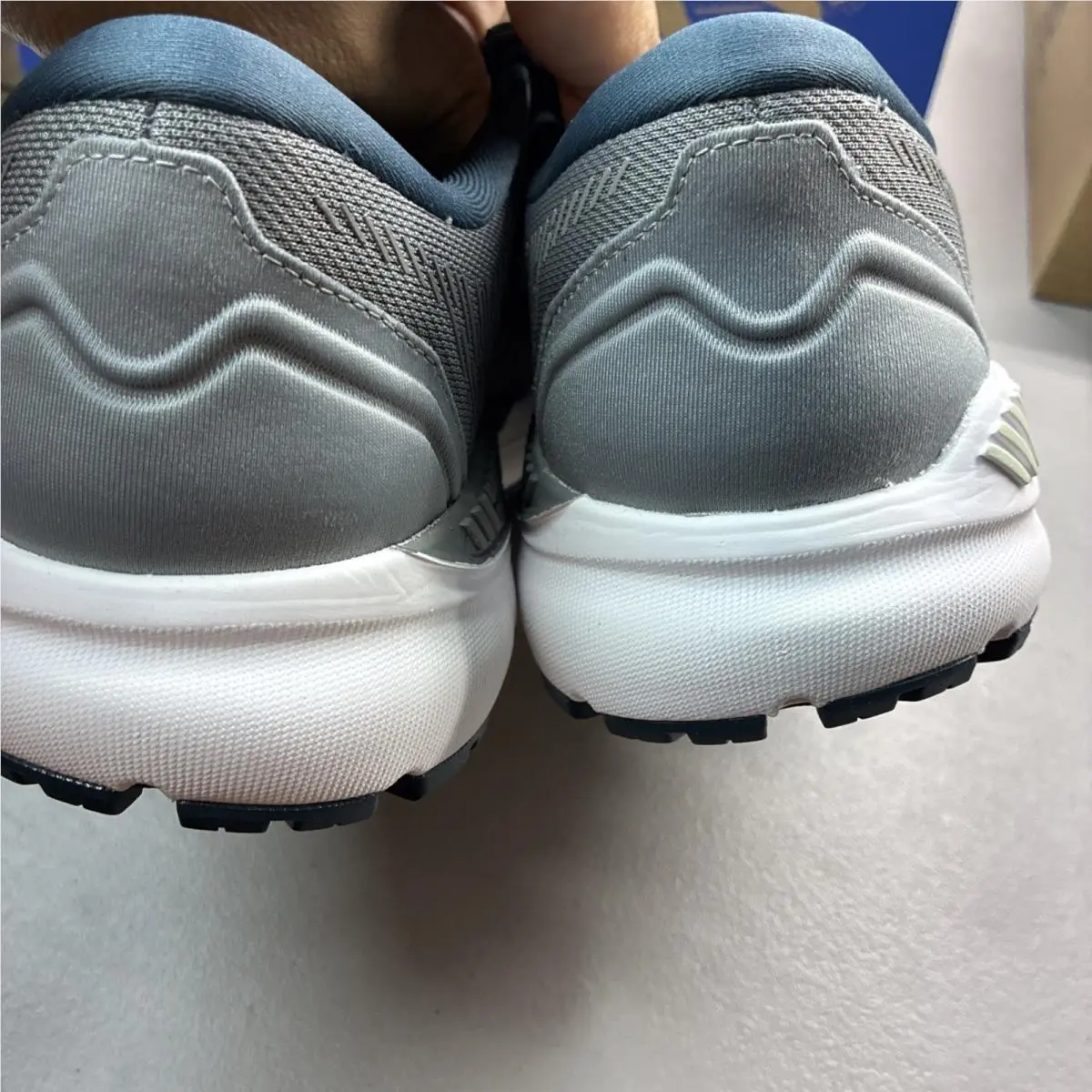 Brooks shoes - Brooks Addiction - Addiction - 1203521D099 - Gray 2