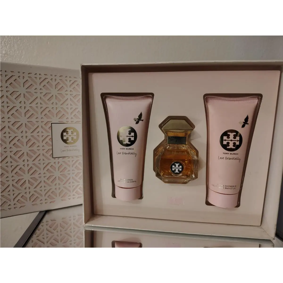 3PC Set 1.7 Love Relentlessly Tory Burch Edp + Lotion + Shower Gel For Women