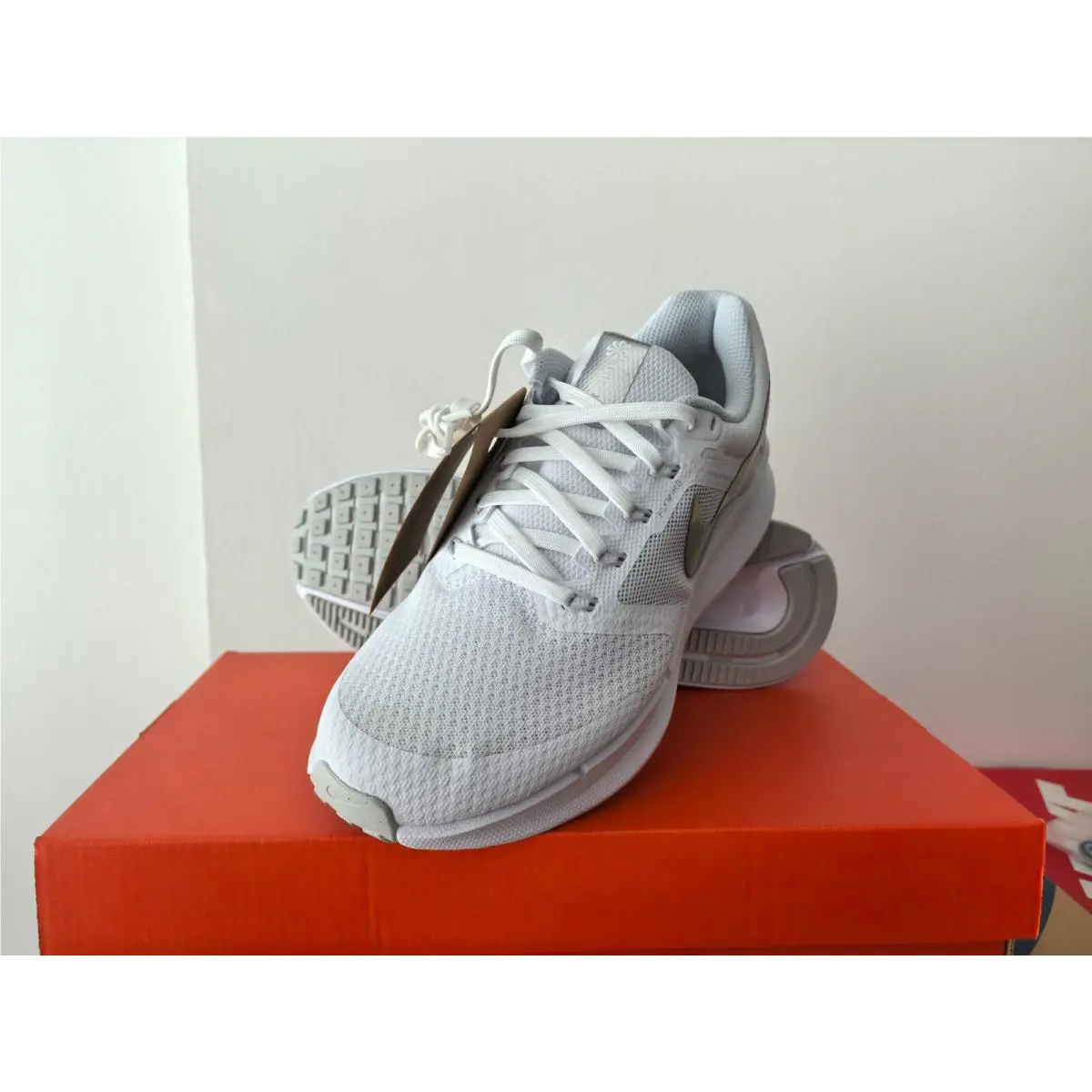 Nike shoes - White 2