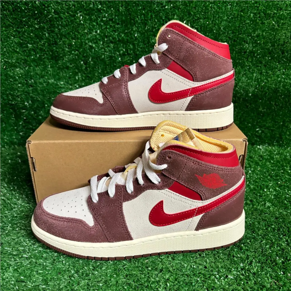 Nike shoes - Air Jordan 1 Mid SE - Pink 1