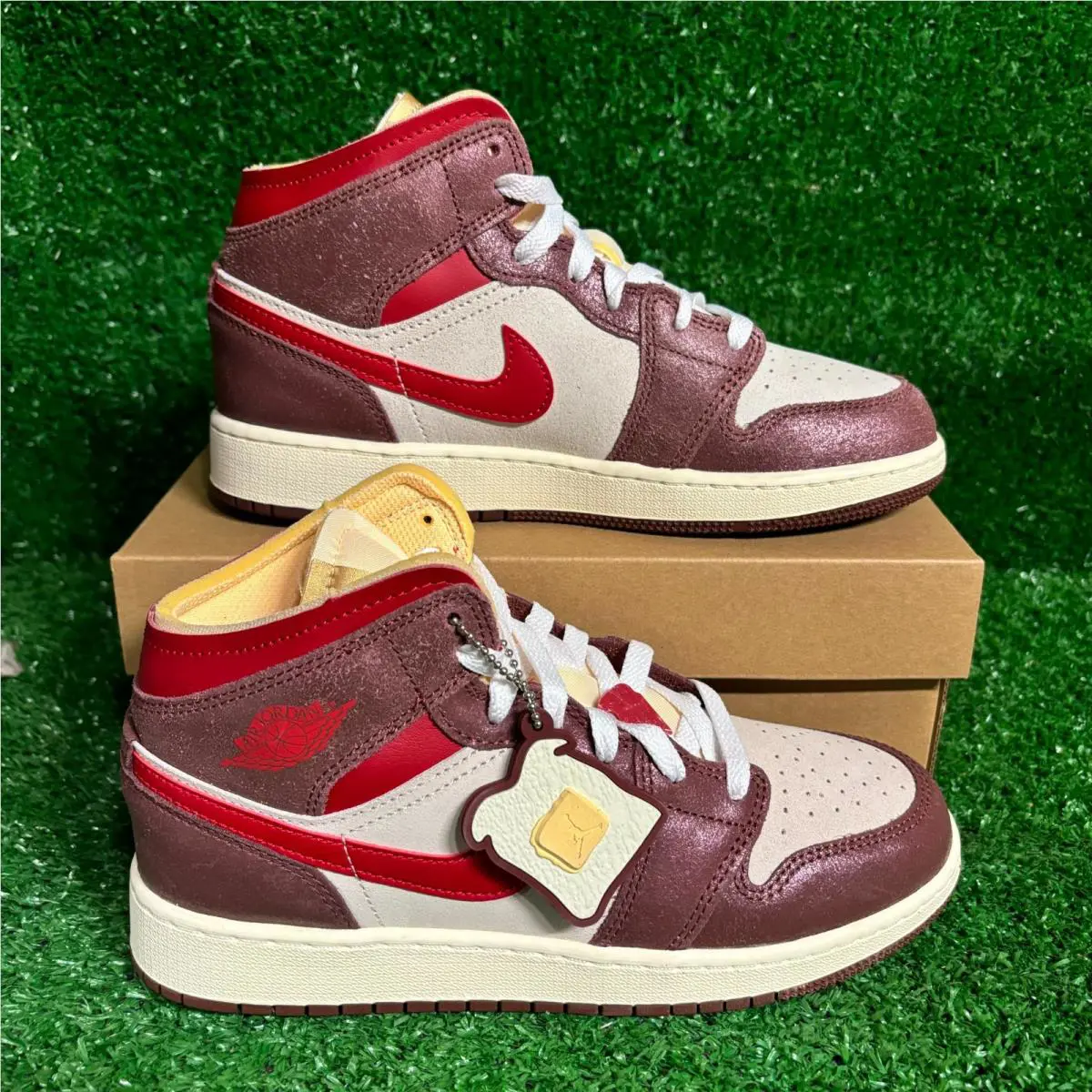 Nike shoes - Air Jordan 1 Mid SE - Pink 5