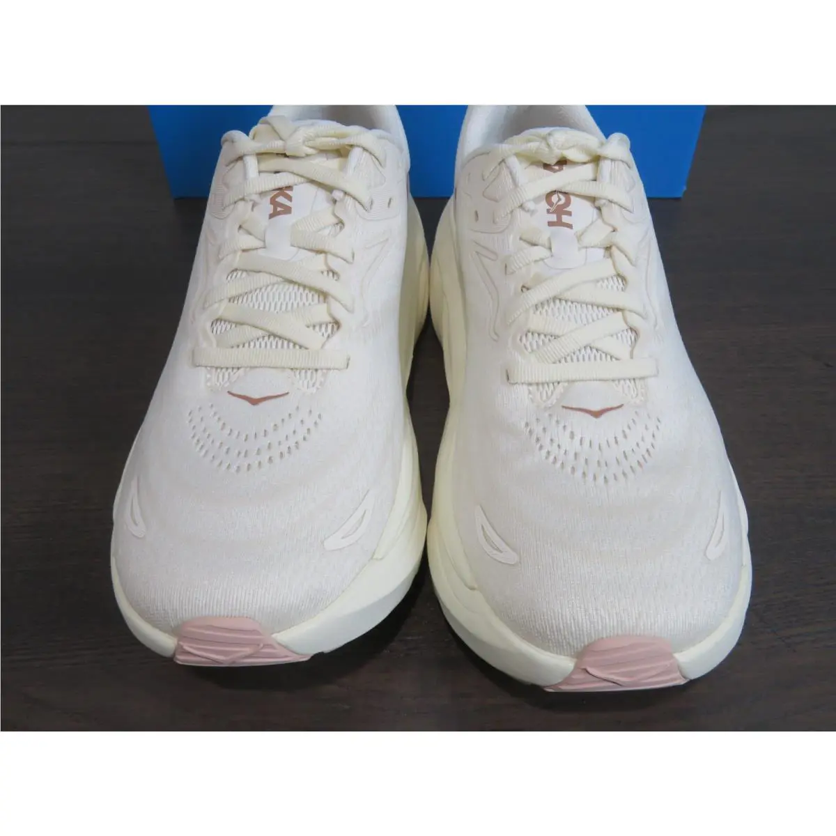 Hoka shoes - Hoka One One Arahi 8 - 1168691 ARRS - White 1