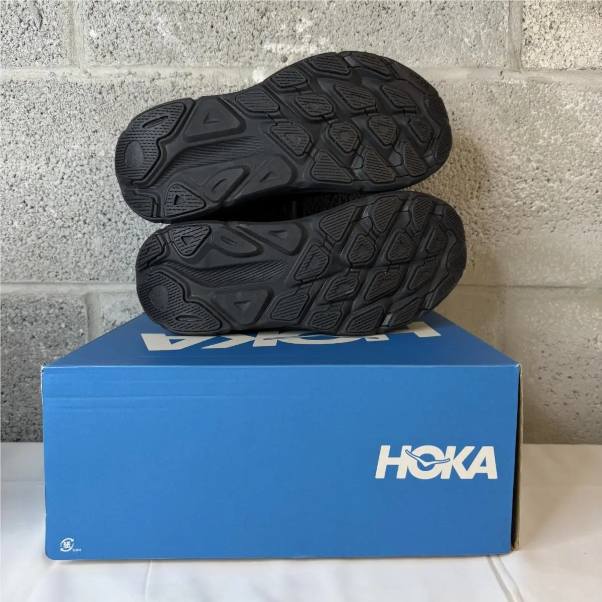Hoka shoes - Hoka One One Clifton 9 - 1155370-BWHT - Black 2