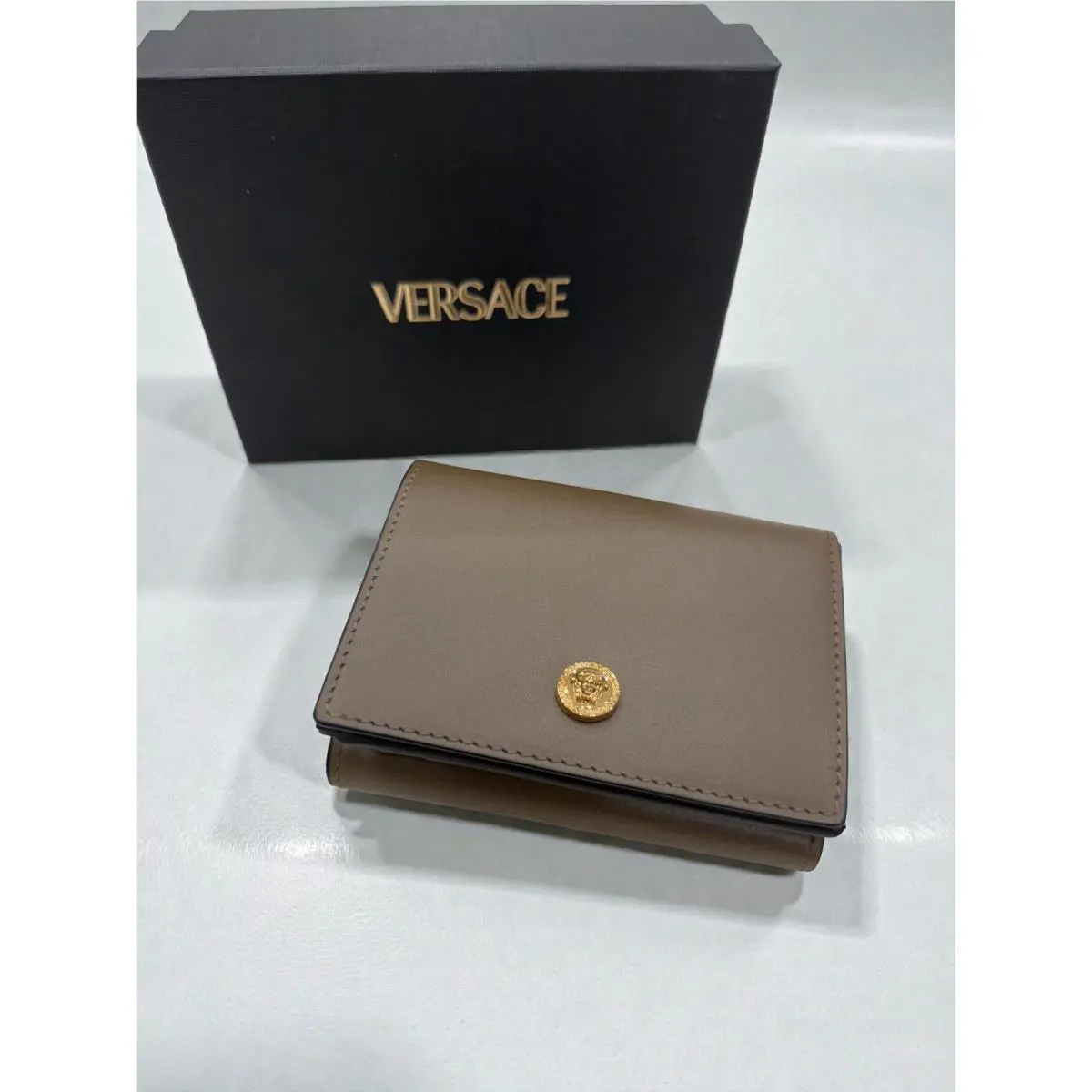 Versace Medusa Trifold Wallet Green/taupe Leather Gold Hardware