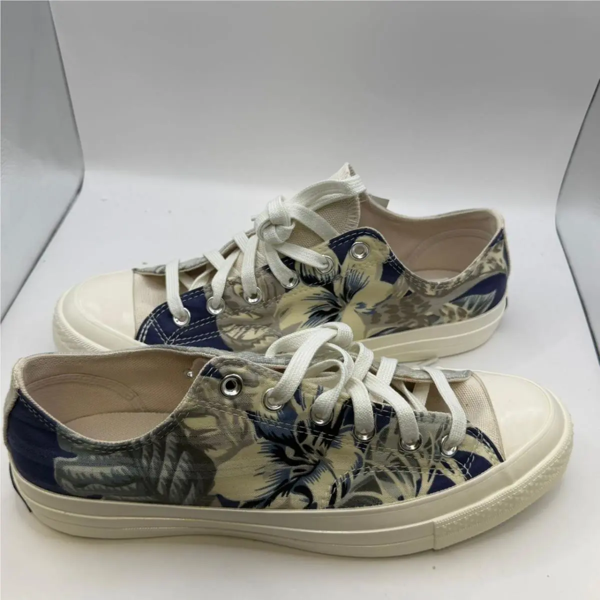 Converse shoes - Hawaiian 2