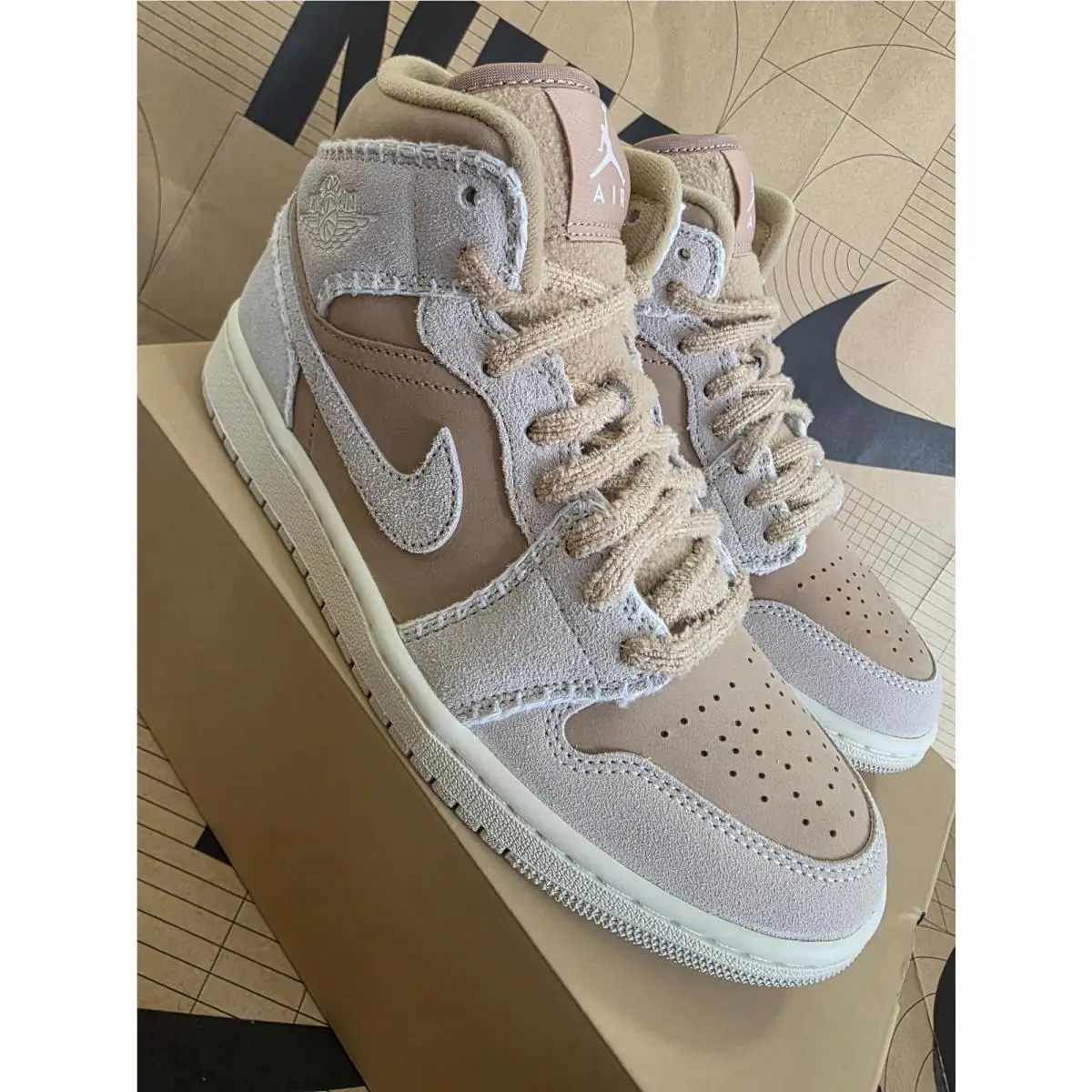 Nike shoes - Air Jordan 1 Mid SE - HV4269-200 - Beige 1