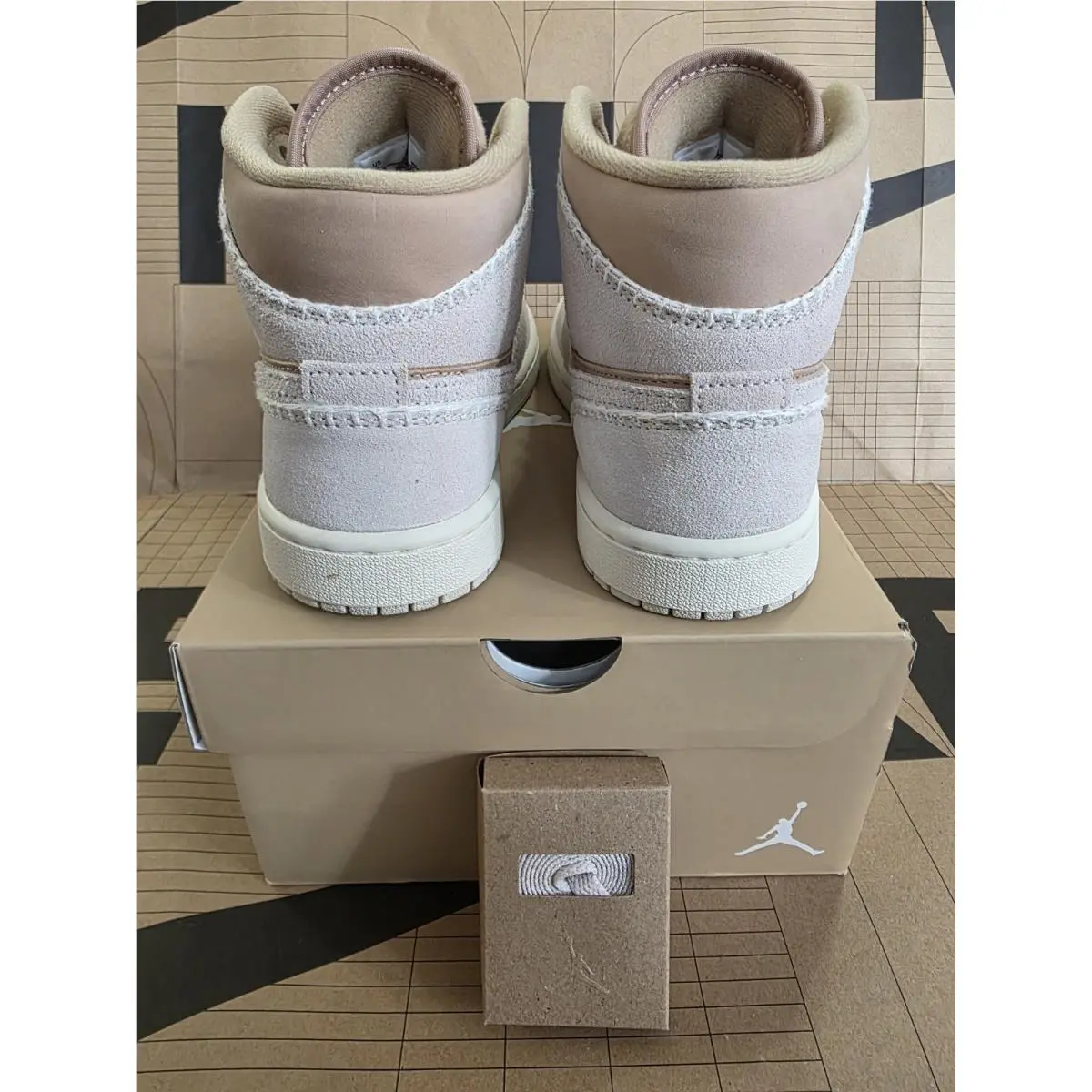 Nike shoes - Air Jordan 1 Mid SE - HV4269-200 - Beige 3