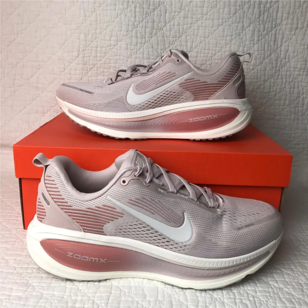 Nike Vomero 18 Shoes Women’s SZ 10 Silt Red Chalk Stardust HM6804-605