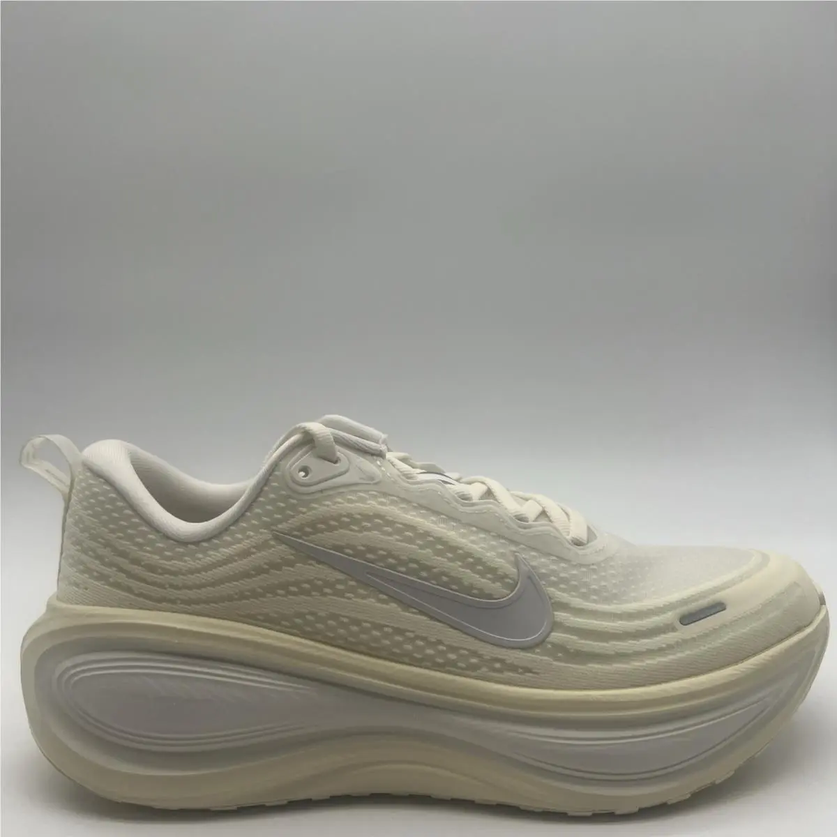 Nike shoes - Nike Vomero Plus - Vomero Plus - HV8154-105 - White 0