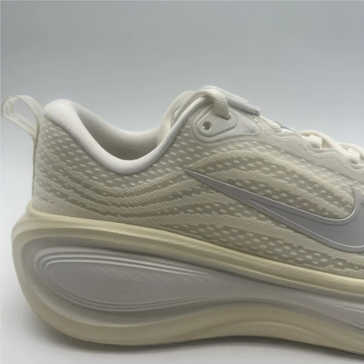 Nike shoes - Nike Vomero Plus - Vomero Plus - HV8154-105 - White 1