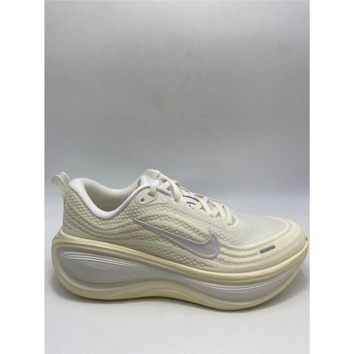 Nike shoes - Nike Vomero Plus - Vomero Plus - HV8154-105 - White 0