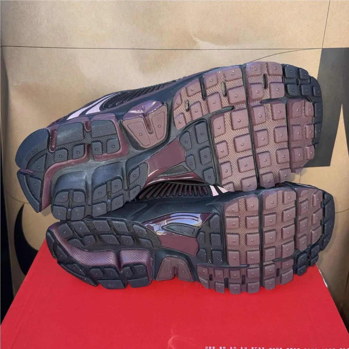 Nike shoes - Nike Zoom Vomero - Zoom Vomero - IB8929-002 - Multicolor 4