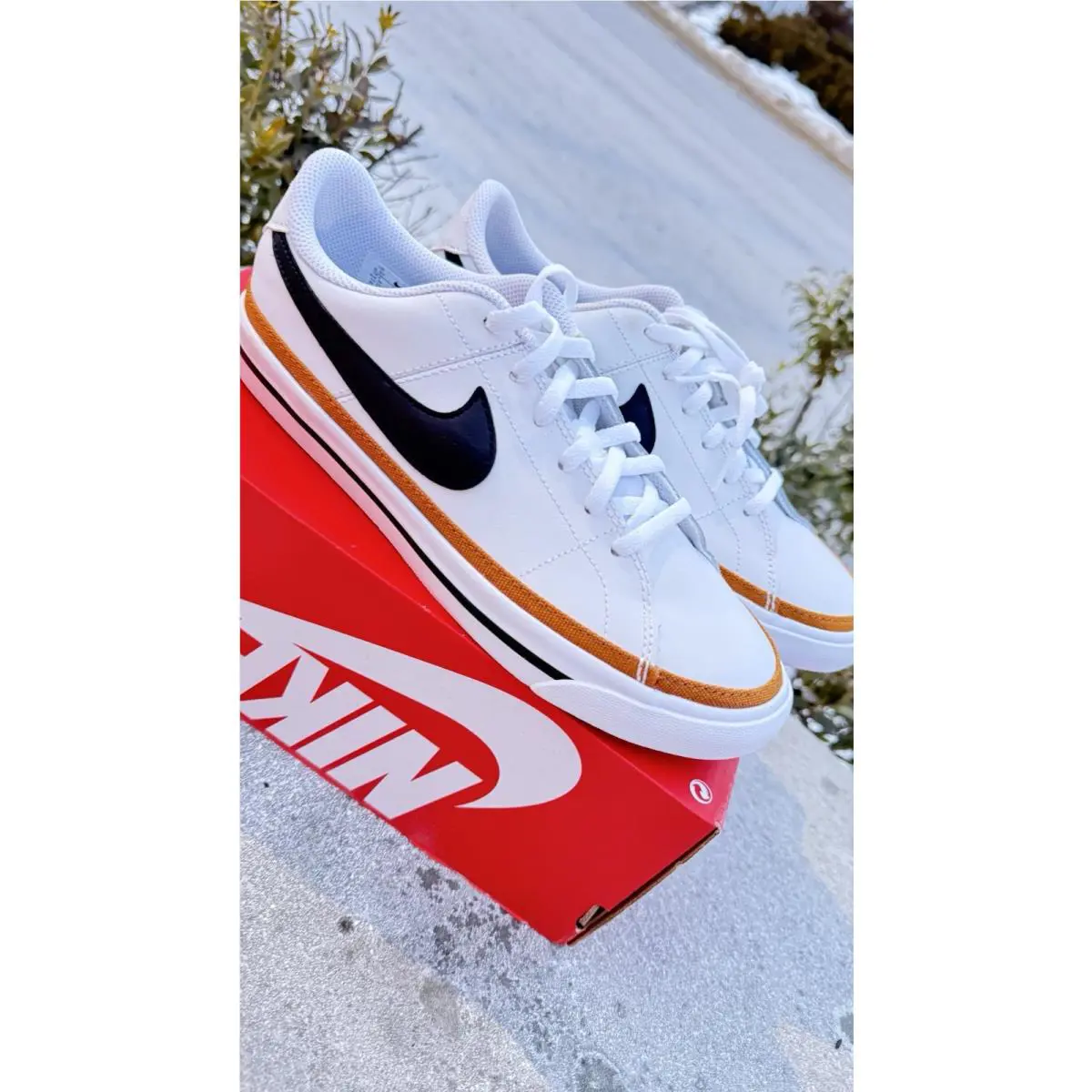 Nike shoes - White 2