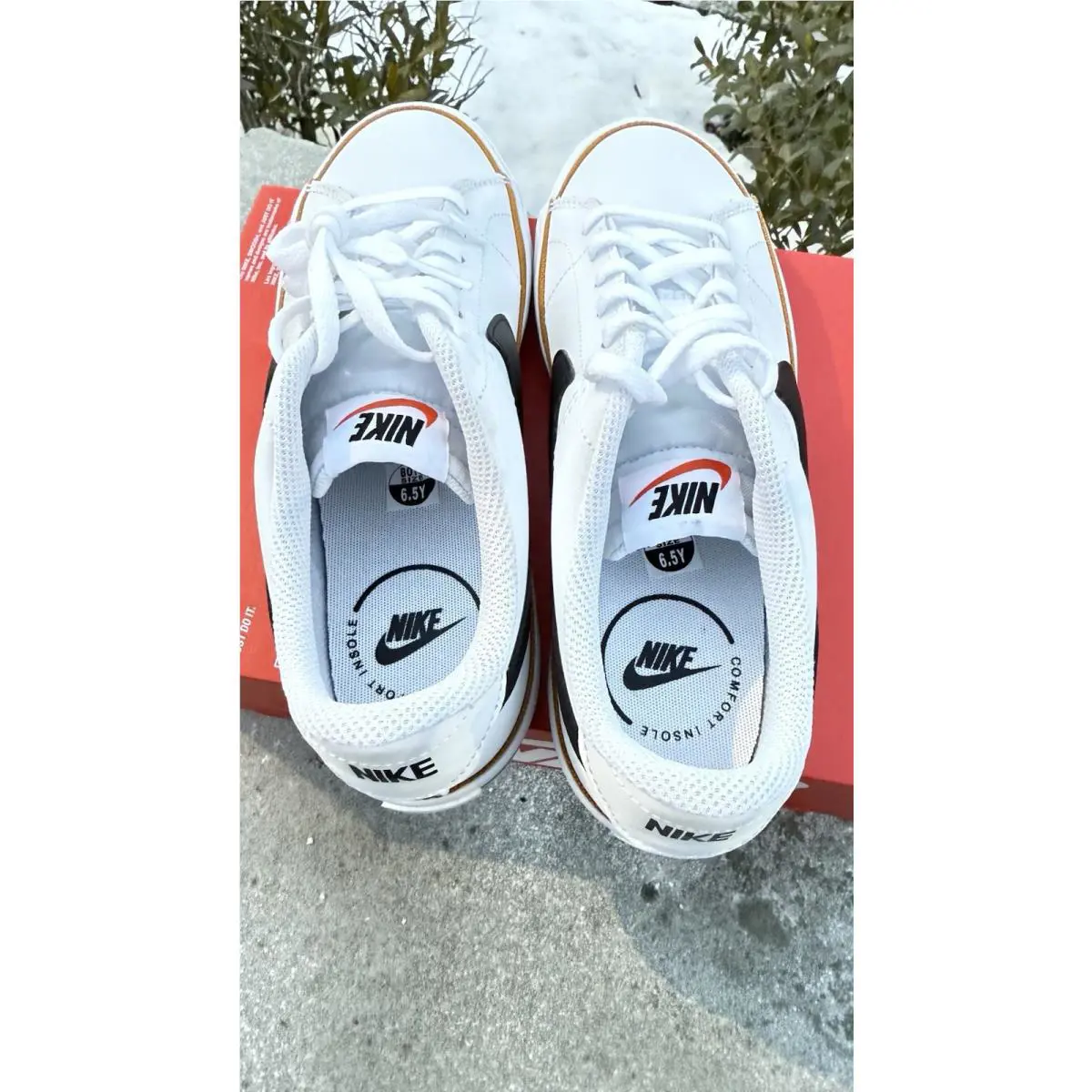 Nike shoes - White 3