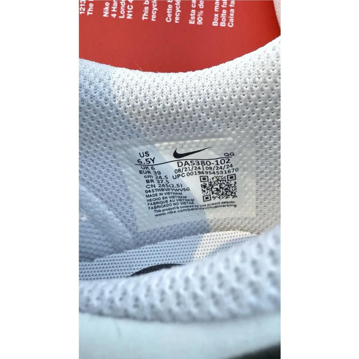Nike shoes - White 4