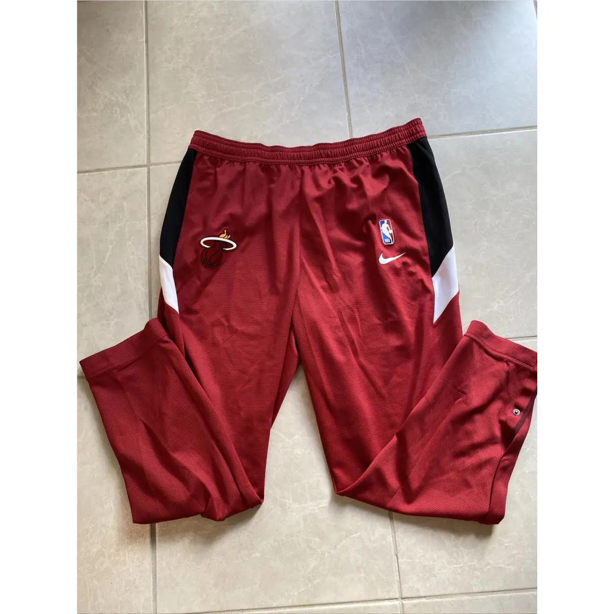 Nike clothing - Nike Miami heat Therma - Miami heat Therma - Red (UPC: 0193148552903) 4