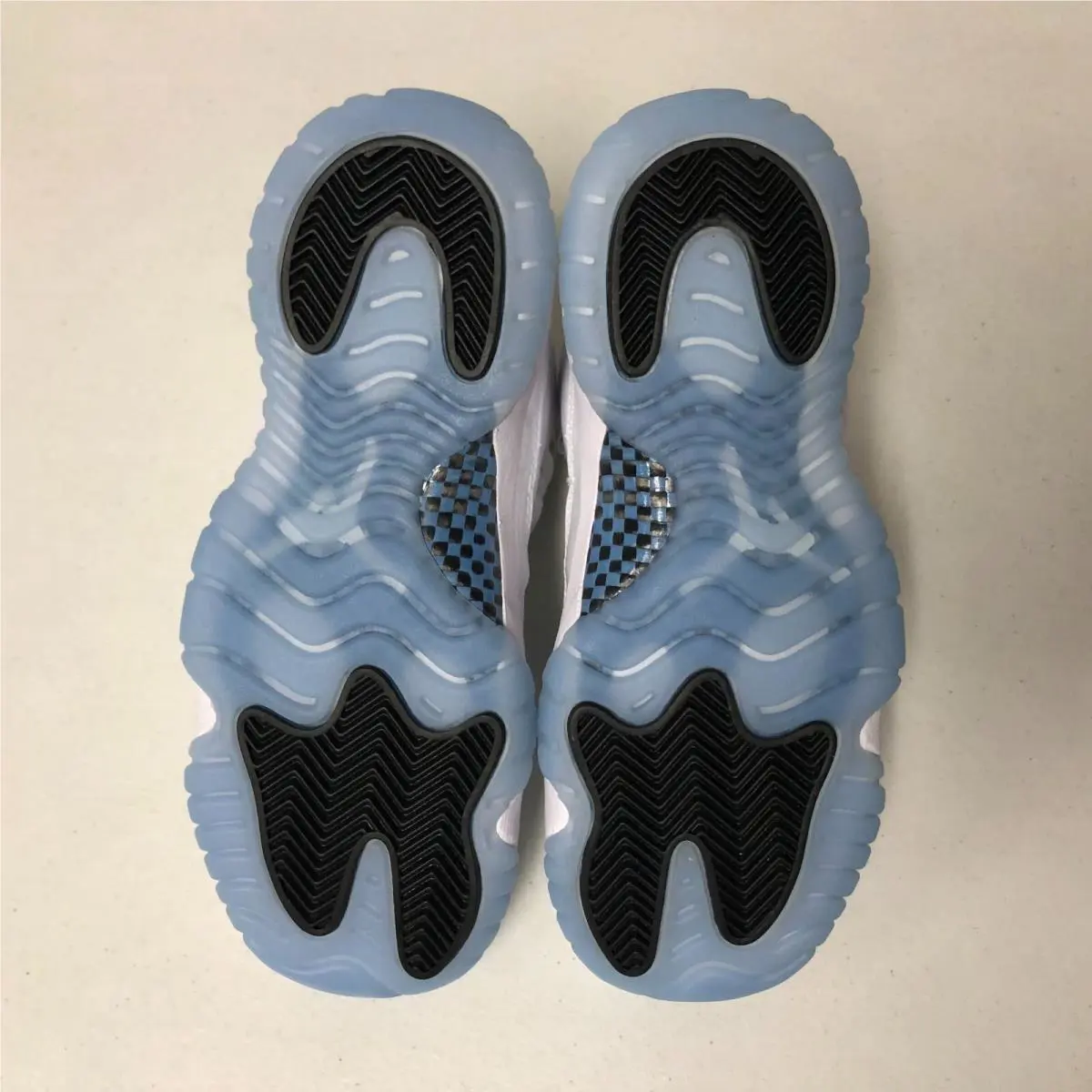 Nike shoes - Air Jordan 11 - Air - White/Legend Blue-Black (UPC: 197601083188) 4